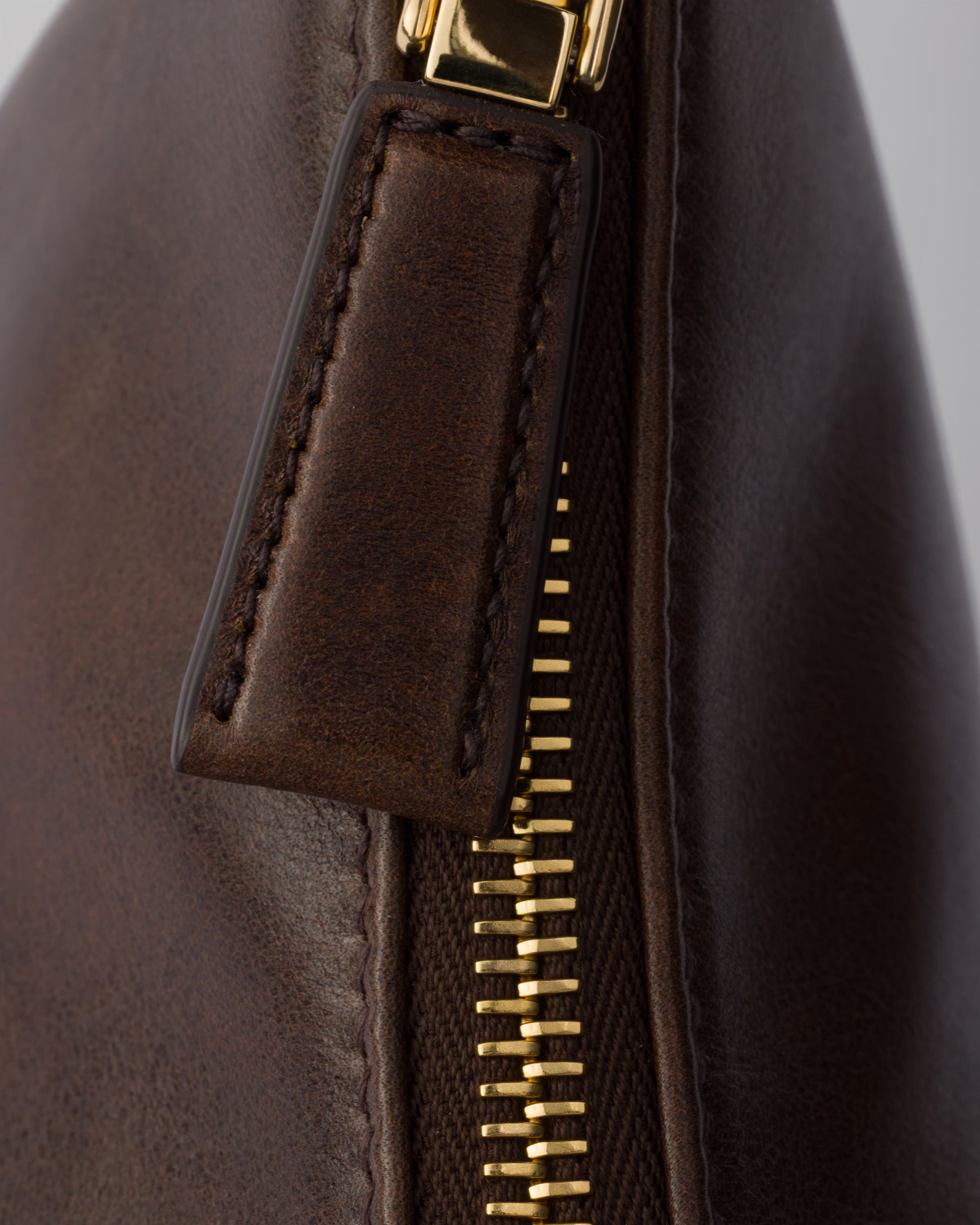 Darsen Sleek Medium Shoulder Bag